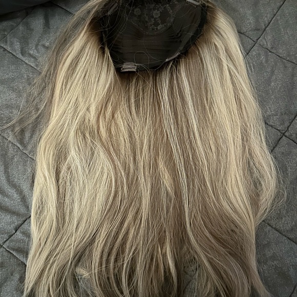 Luxurious blonde 100% HUMAN HAIR TOPPER 9*9 LIKE NEW***Feel like a STAR!*** - Picture 3 of 5